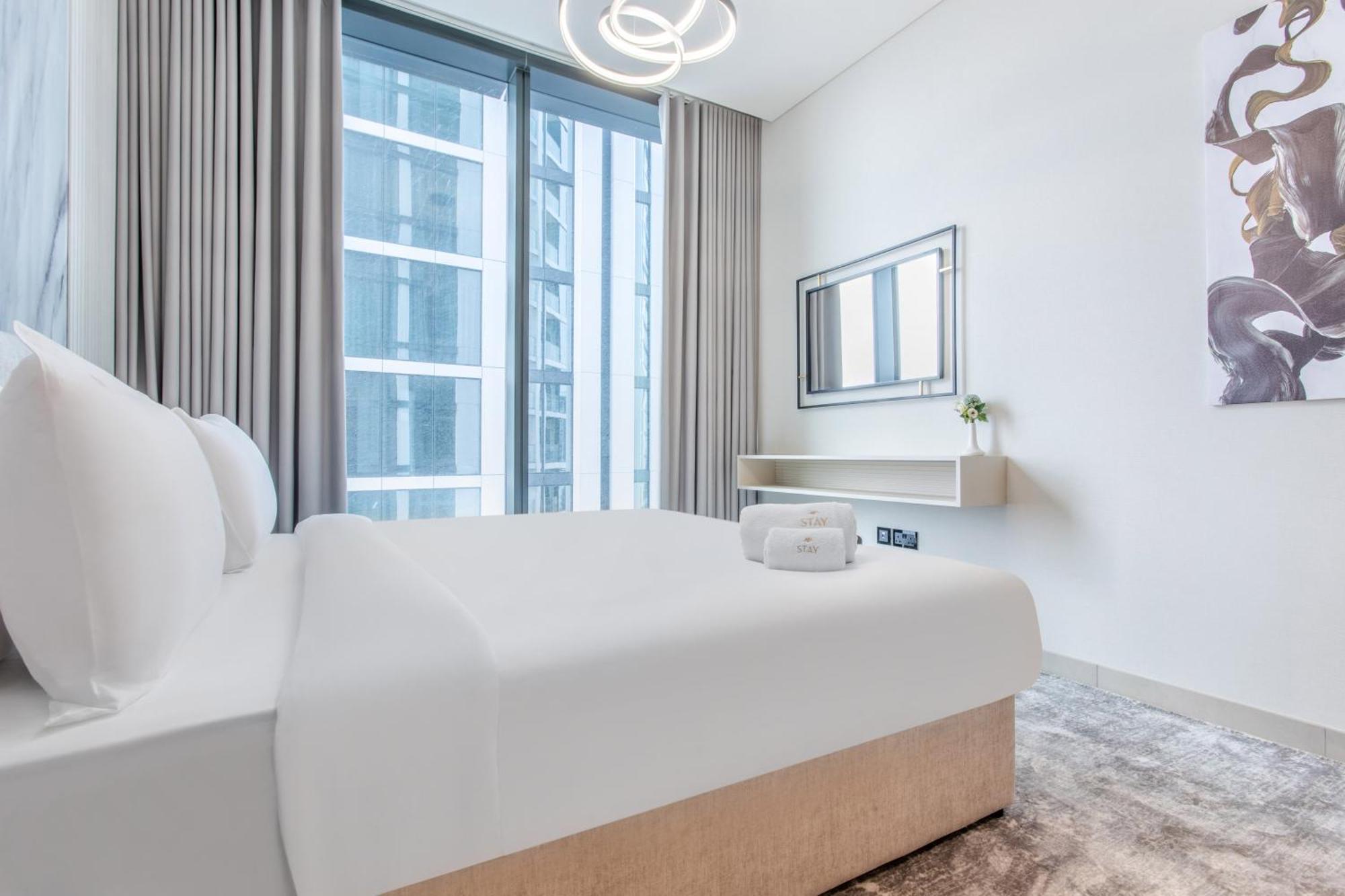 By Latinem Luxury 2br W1813 Near Burj Khalifa *
