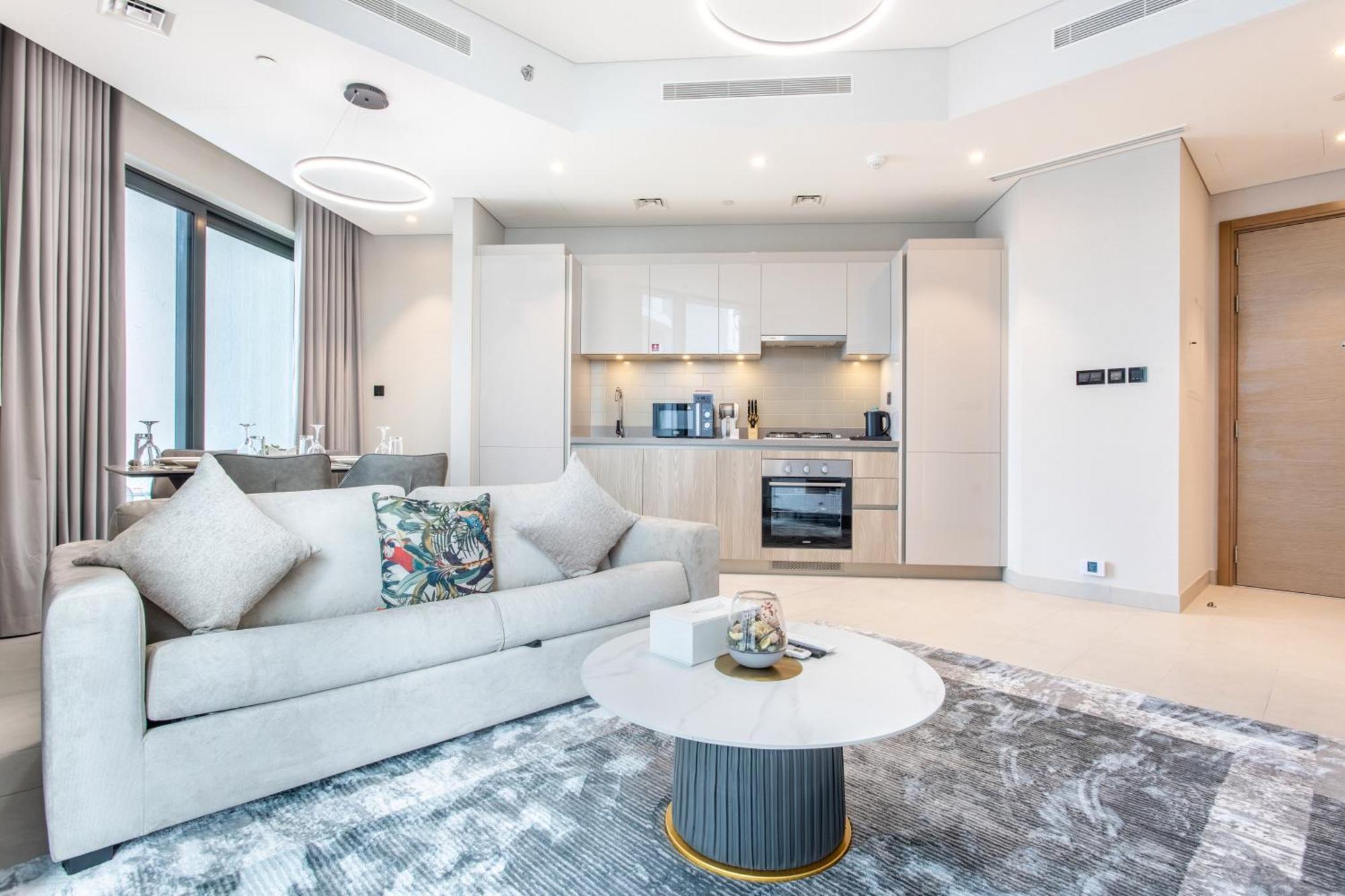 By Latinem Luxury 2br W1813 Near Burj Khalifa