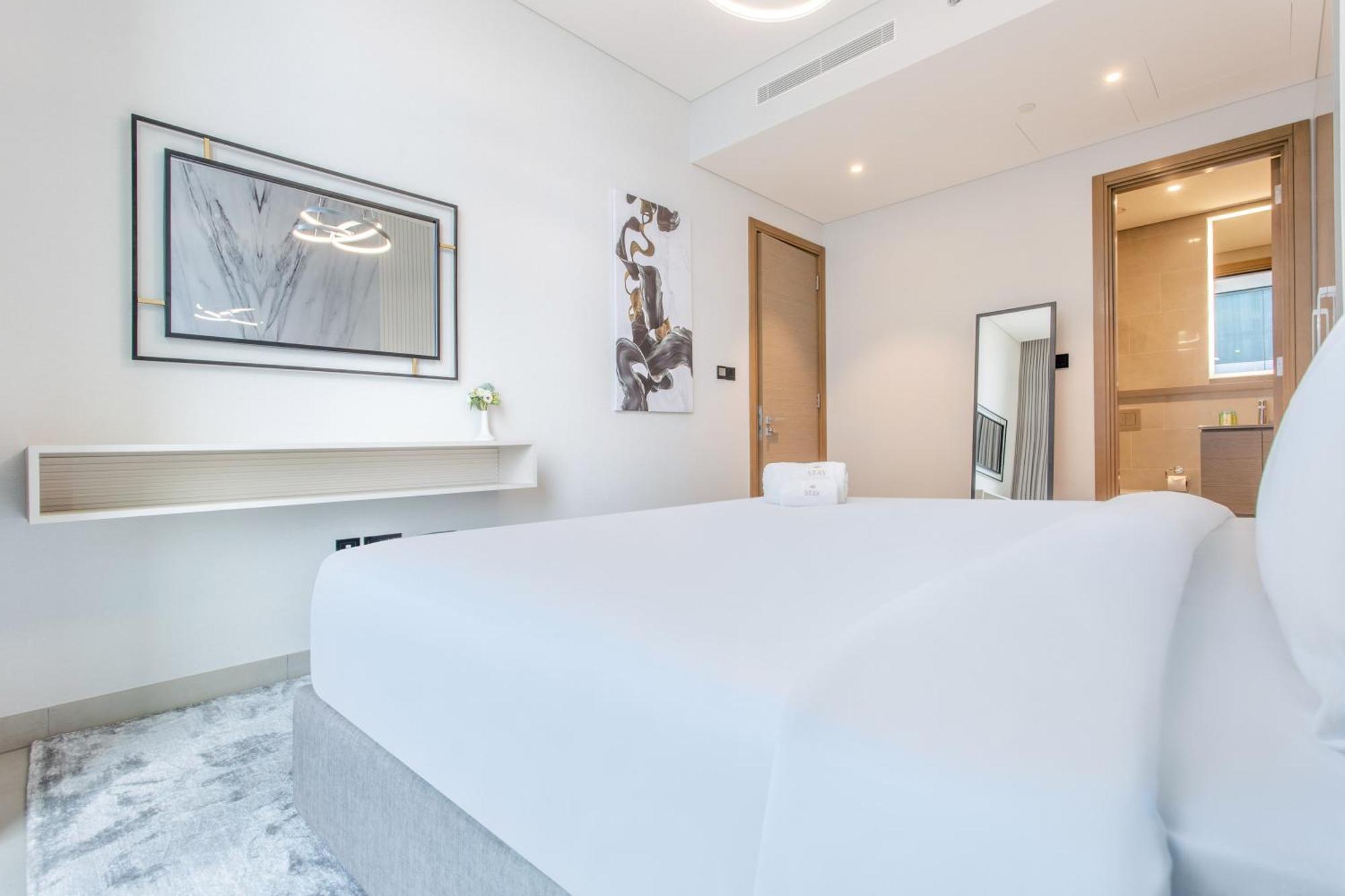By Latinem Luxury 2br W1813 Near Burj Khalifa